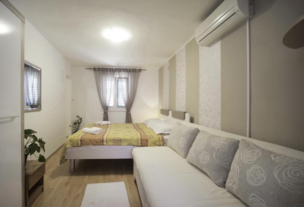 Guest Accomodation Zura 스크라딘 외부 사진